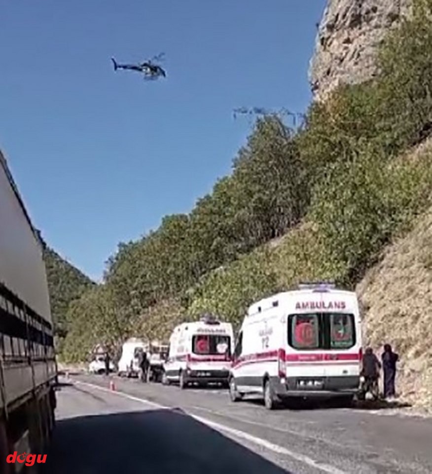  Çığ tünelinde, iki otomobil kafa kafaya çarpıştı 10 yaralı (1)_876x960