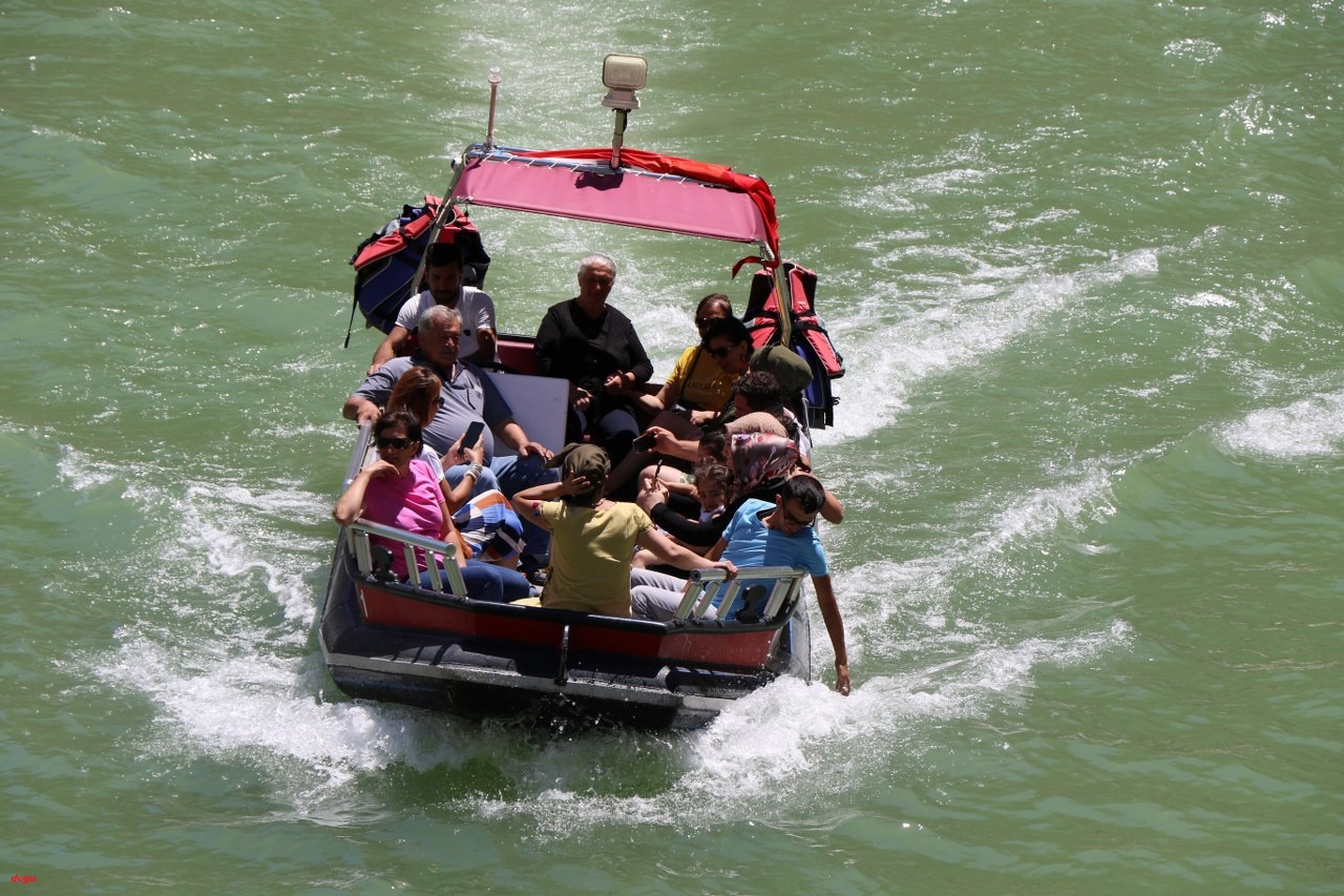 Dünyanın ikinci büyük kanyonu Karanlık Kanyonda zipline ve tekne keyfi (2)_1280x853