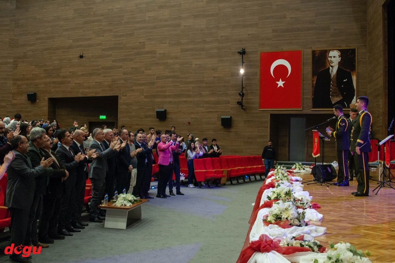 EBYÜ’de 29 Ekim Cumhuriyet Bayramı 100. Yıl Konseri düzenledi (1)_1280x853