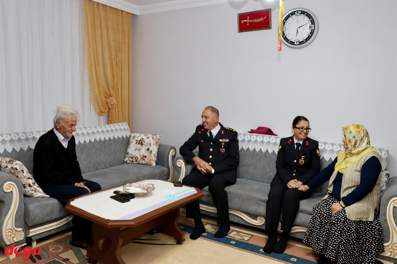 Erzincan’da 1 Ekim Dünya Yaşlılar Gününde 50 aile ziyaret edildi (3)_1280x853
