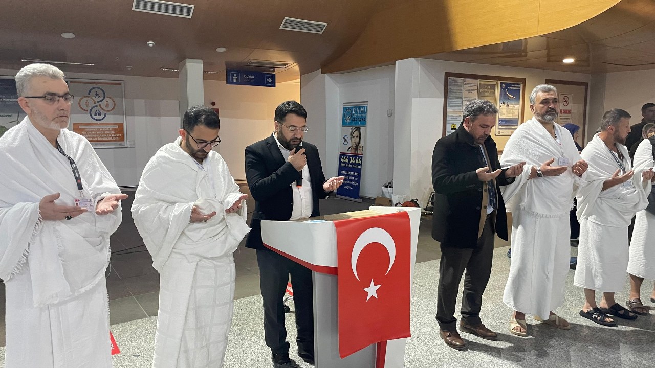 Erzincanlı Umreciler Dualarla Uğurlandı (2) 1280X720
