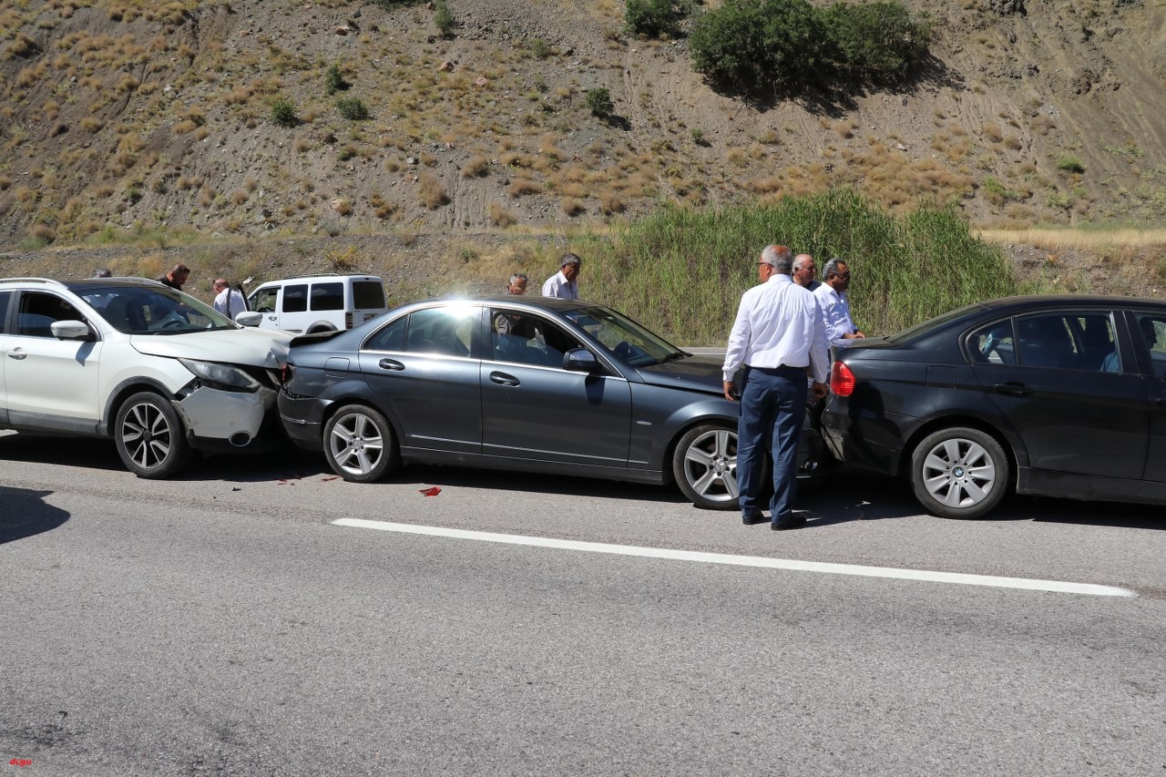 kılıçtar oğlunun konvoyunda kaza 1_1280x853