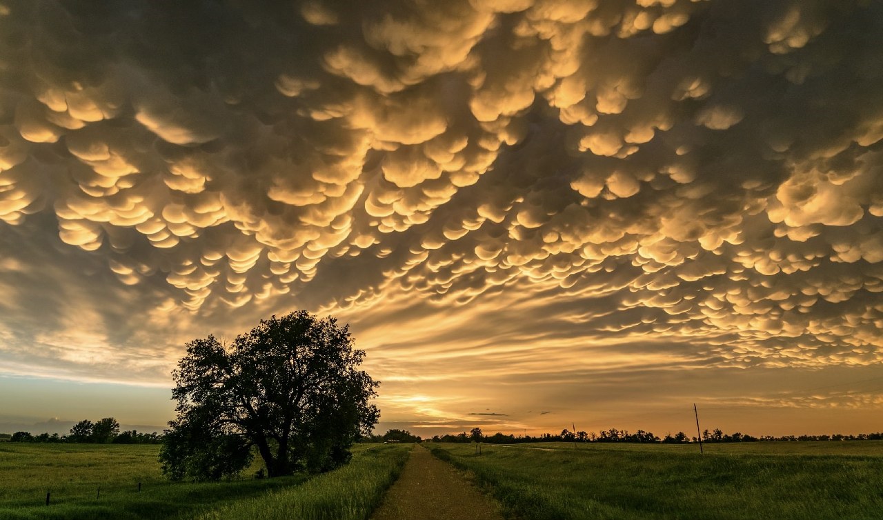Mammatus,_1280x754