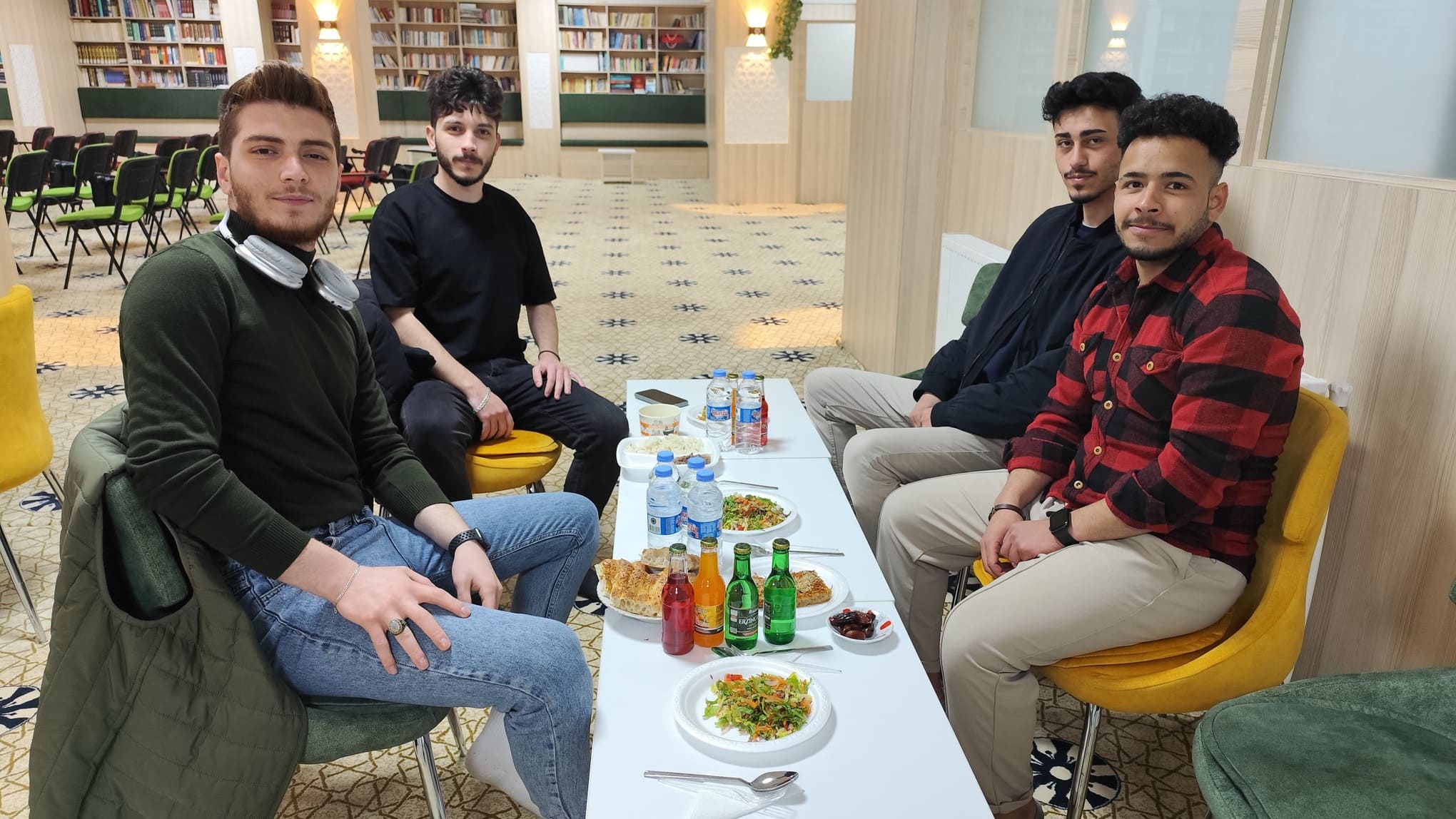 Öğrencilerle Iftar