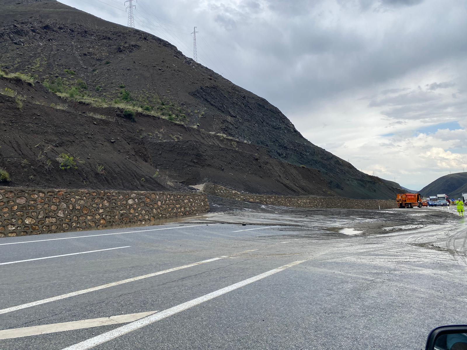 Sakaltutan Sel Geldi Ulaşım Aksadı (2)