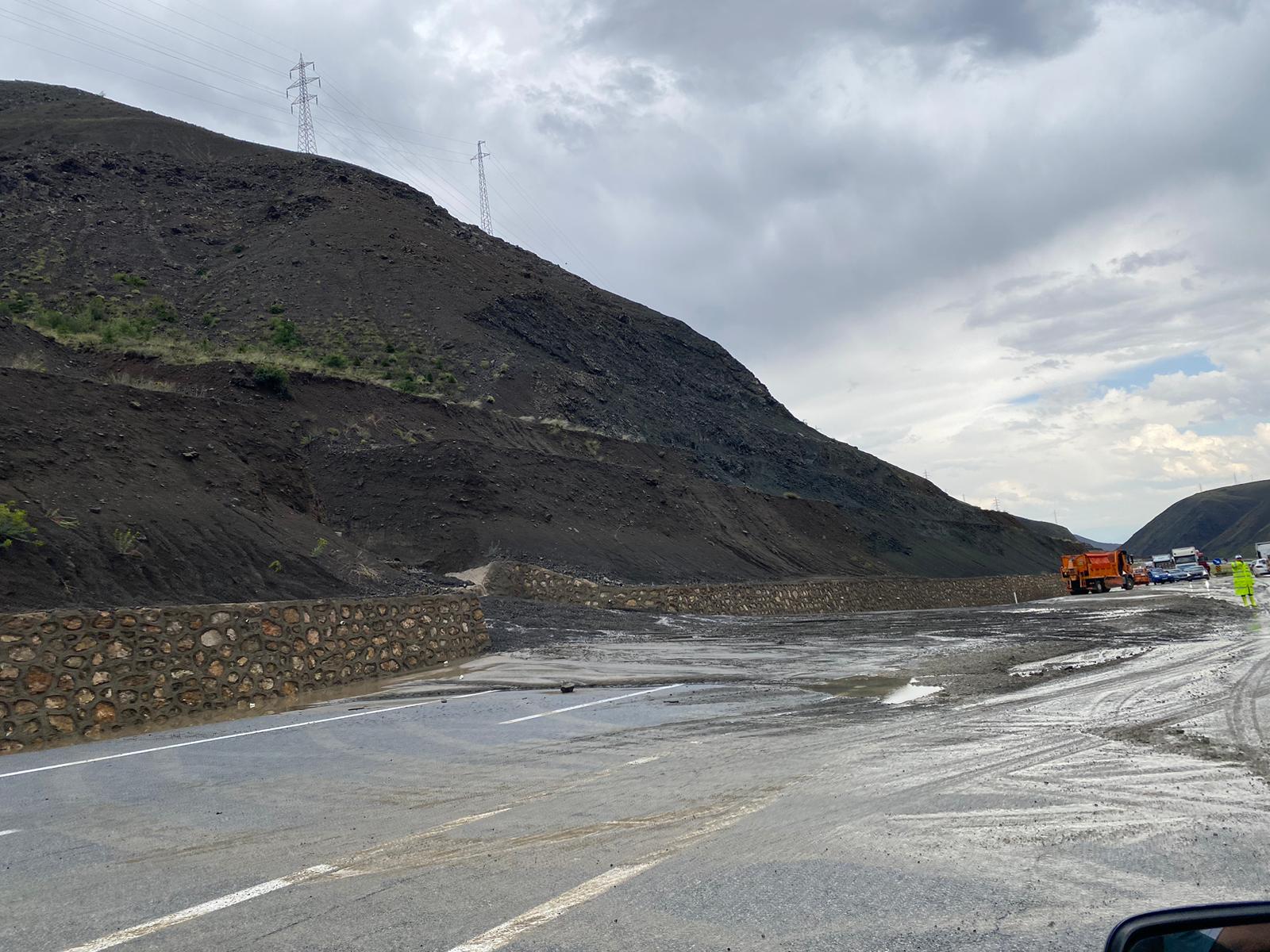 Sakaltutan Sel Geldi Ulaşım Aksadı (3)