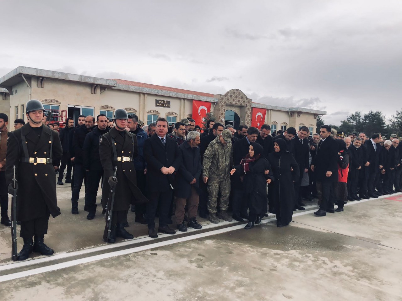 Şehit in naaşı gözyaşları ile karşılandı (2)_1280x960